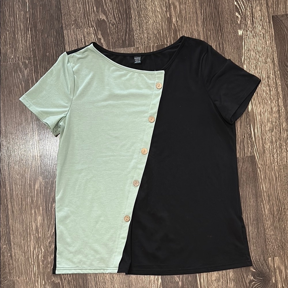 Woman’s Black and Mint Green Button-Front Top size XL